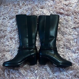 Sleek Black Heeled Boots for Women